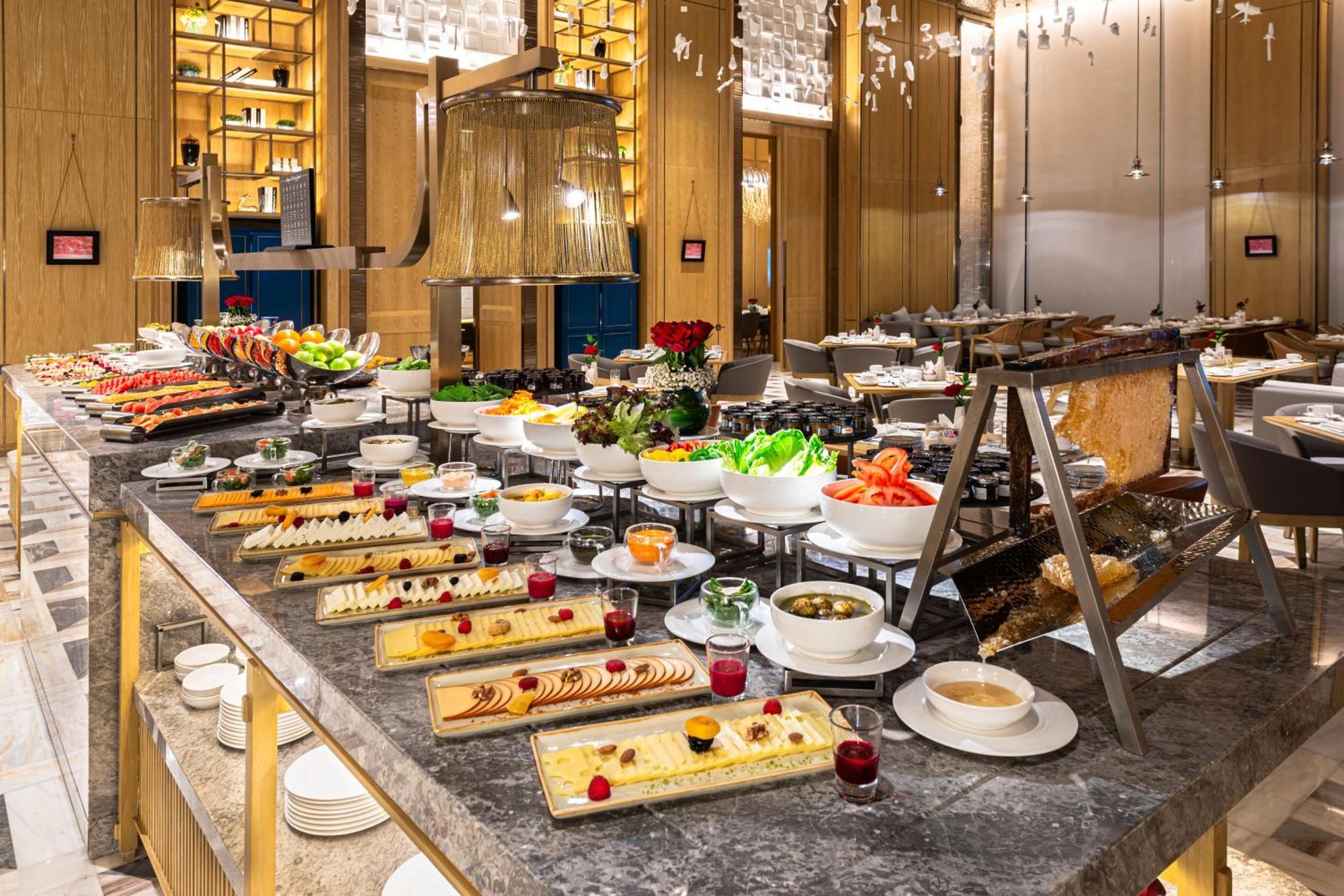 Narcissus The Royal Hotel Riadh Exterior foto A buffet at a hotel