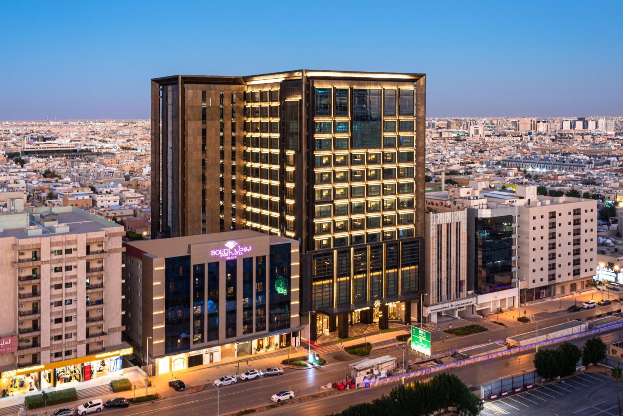 Narcissus The Royal Hotel Riadh Exterior foto The hotel at night